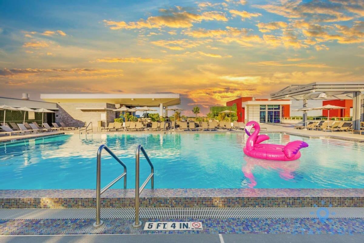 Tropical Oasis - Rooftop Pool- Near Beach - Gym 할리우드 외부 사진