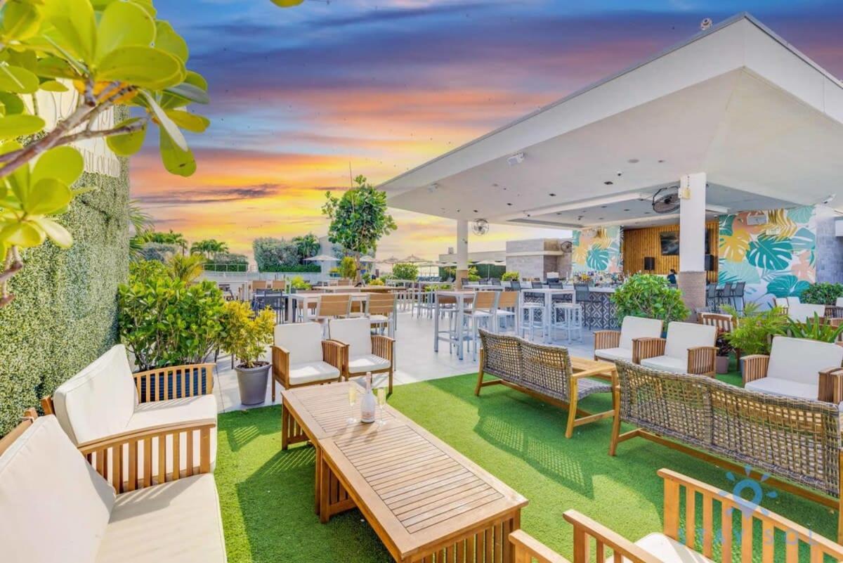Tropical Oasis - Rooftop Pool- Near Beach - Gym 할리우드 외부 사진