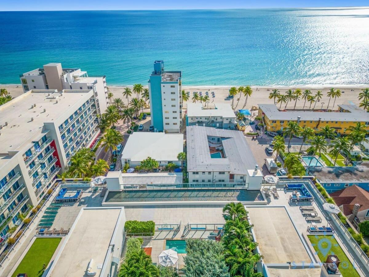 Tropical Oasis - Rooftop Pool- Near Beach - Gym 할리우드 외부 사진